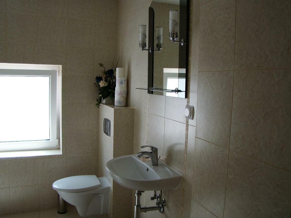 Pokoje Przy Kominie Piecki  Buitenkant foto