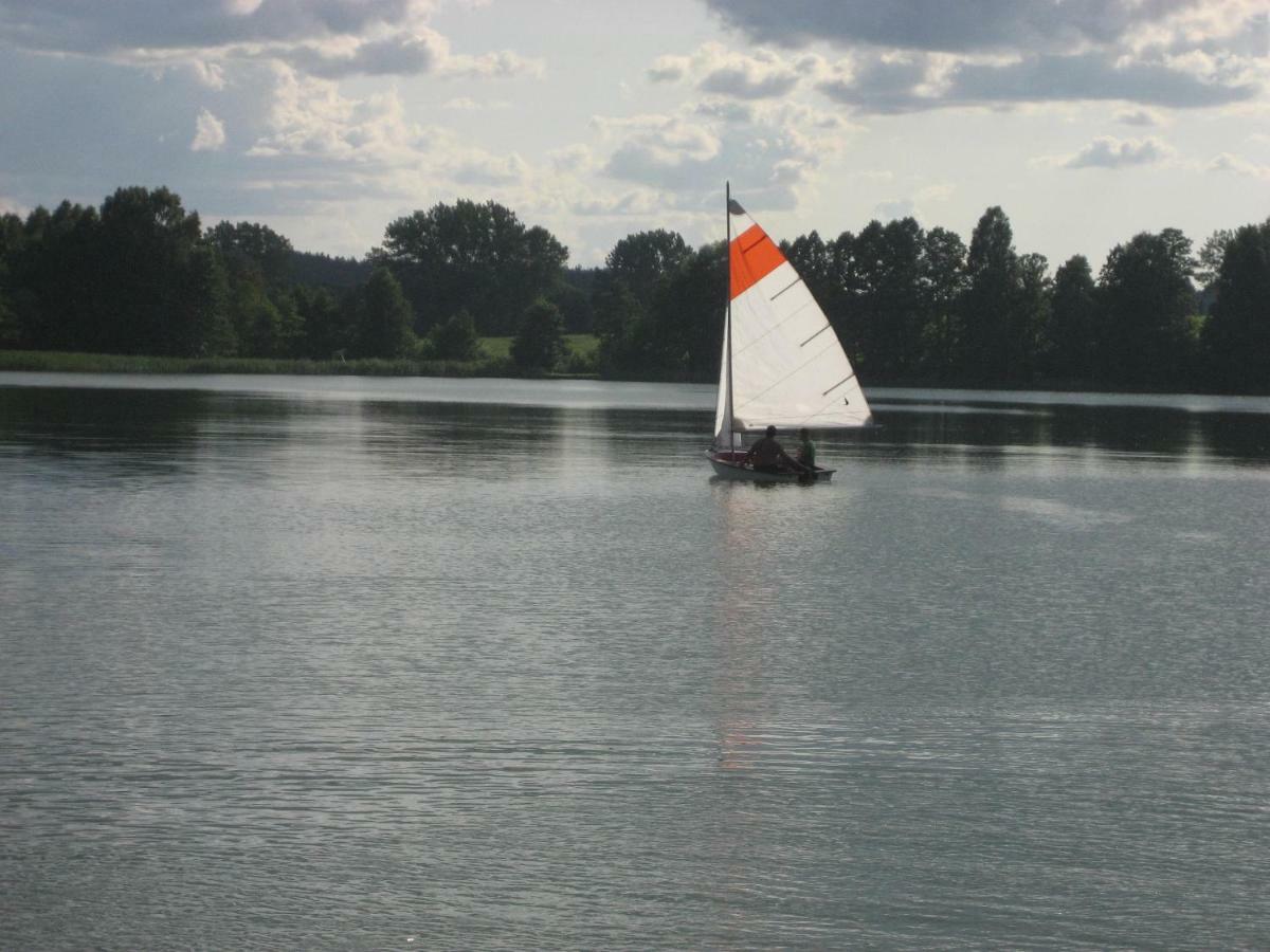Pokoje Przy Kominie Piecki  Buitenkant foto